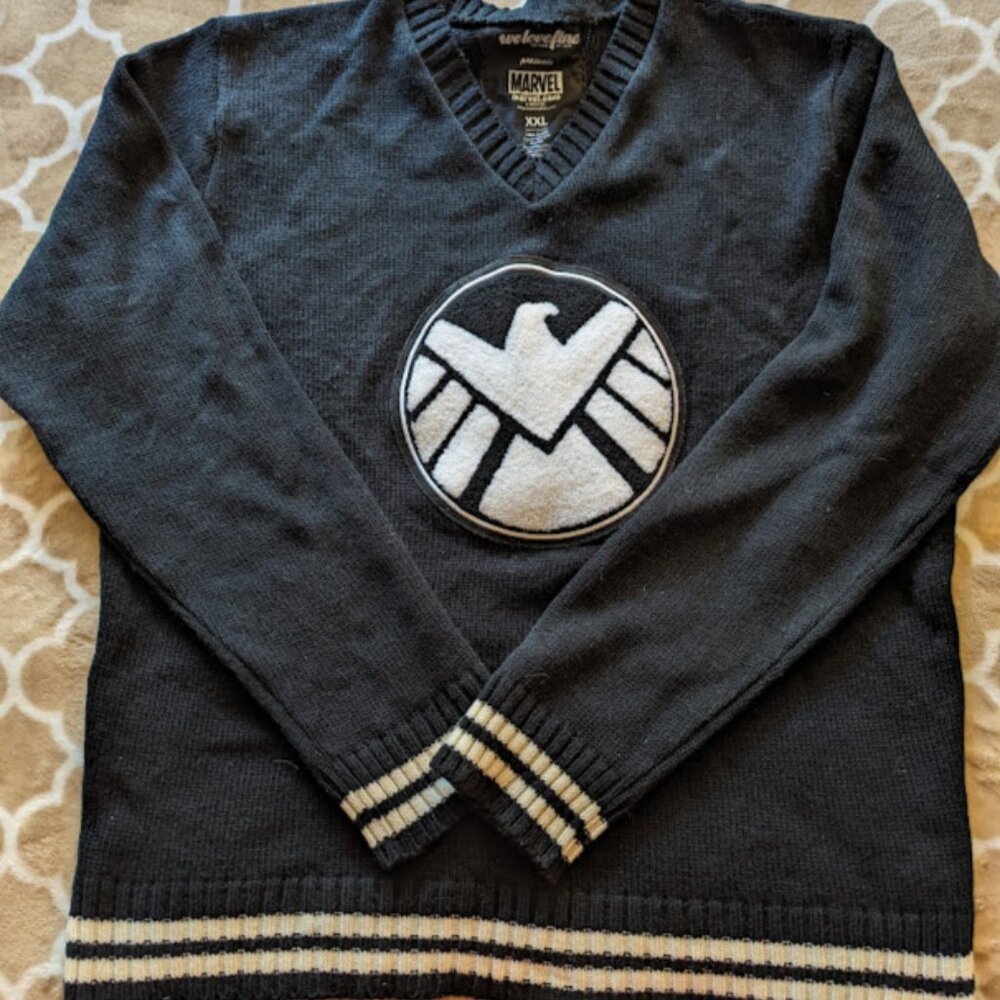 WeLoveFine AOS logo sweater